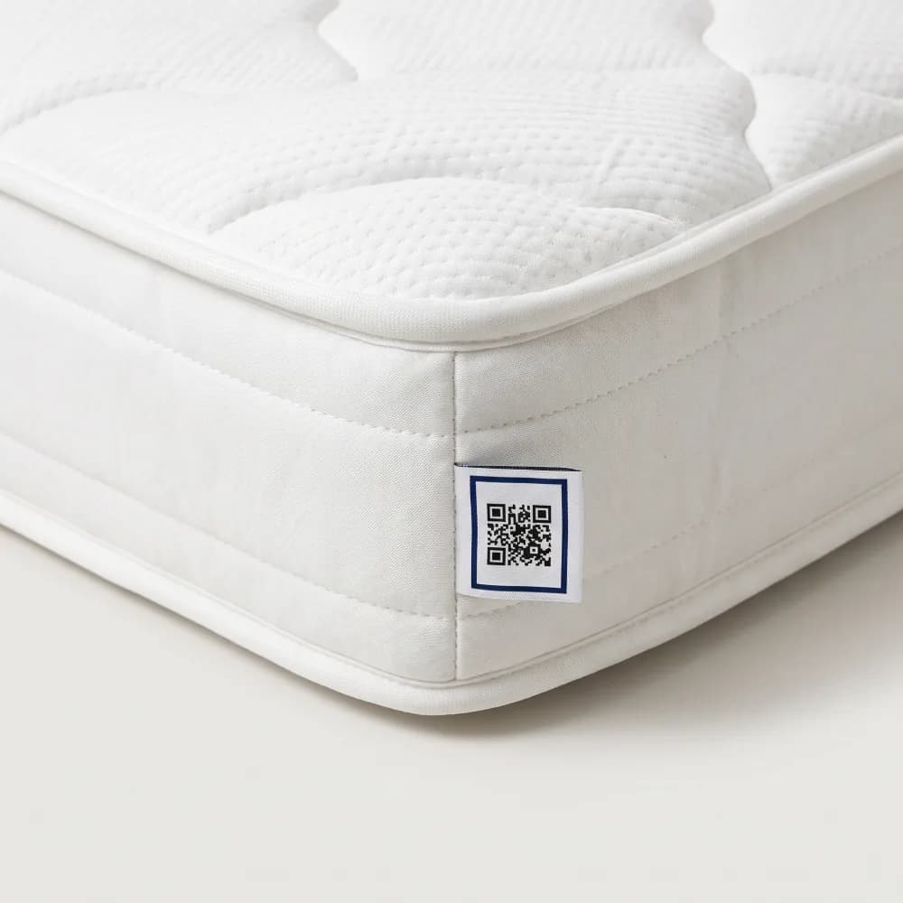 Mattress corner with a sewn-in digital product passport QR tag